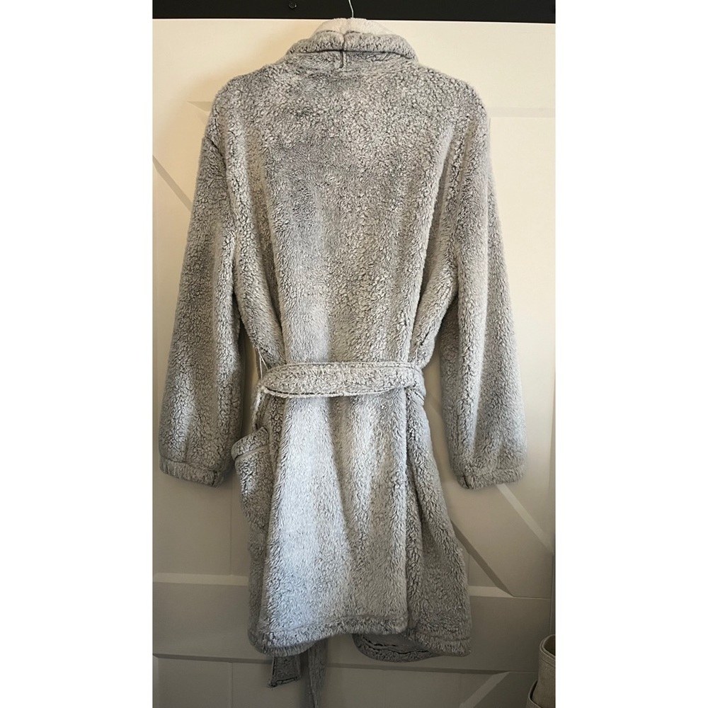 Fuzzy Aerie Robe - Picture 2 of 6